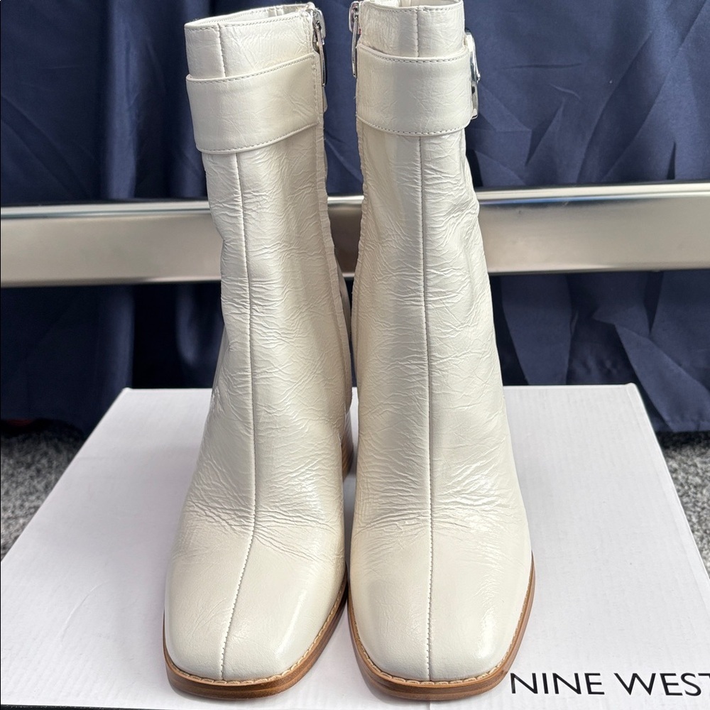 Like New Nine West Taress Ivory Leather Booties Size 6 - Picture 11 of 14